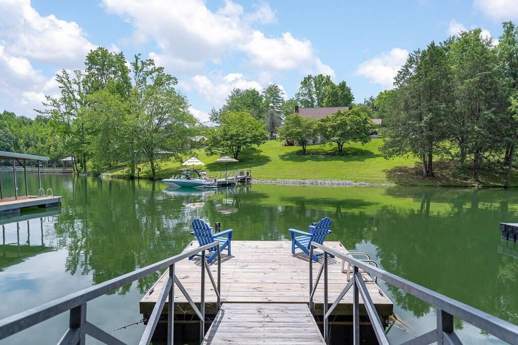 Rustic Cabin, Dock, Firepit, Kayaks & Games Winchester エクステリア 写真