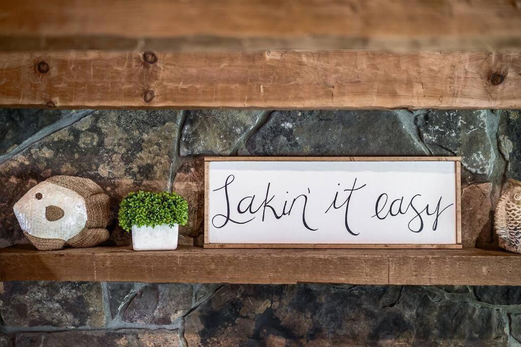 Rustic Cabin, Dock, Firepit, Kayaks & Games Winchester エクステリア 写真
