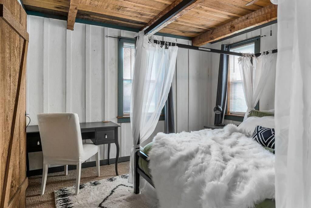 Rustic Cabin, Dock, Firepit, Kayaks & Games Winchester エクステリア 写真