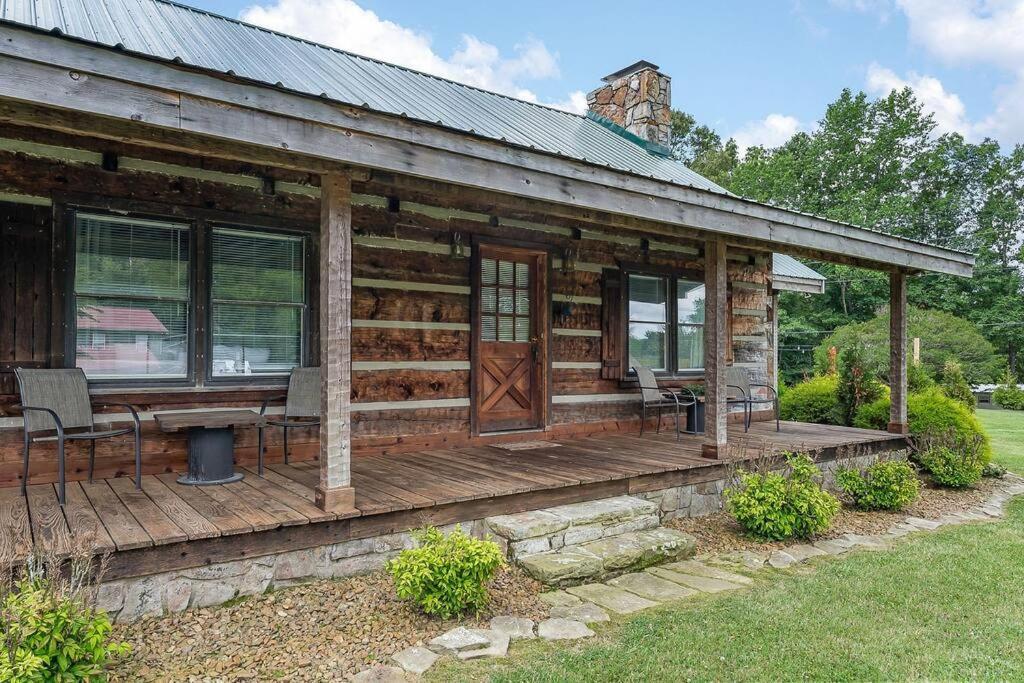 Rustic Cabin, Dock, Firepit, Kayaks & Games Winchester エクステリア 写真