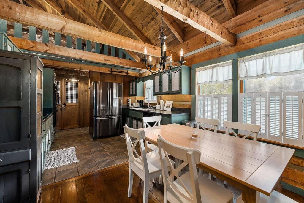 Rustic Cabin, Dock, Firepit, Kayaks & Games Winchester エクステリア 写真