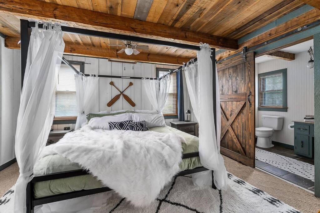 Rustic Cabin, Dock, Firepit, Kayaks & Games Winchester エクステリア 写真