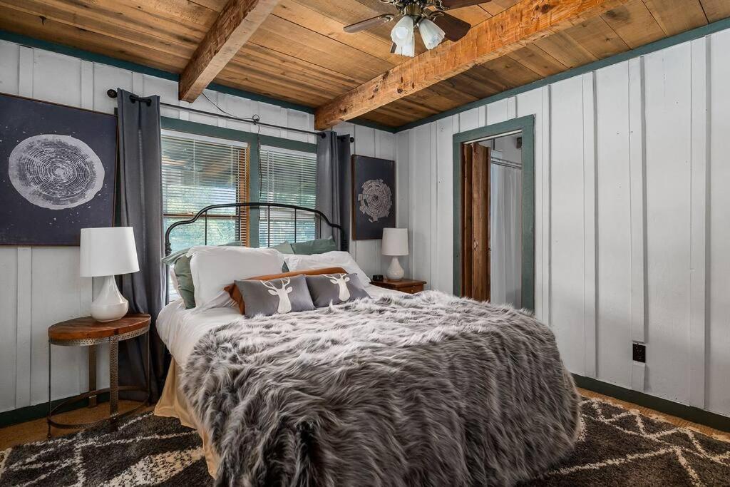 Rustic Cabin, Dock, Firepit, Kayaks & Games Winchester エクステリア 写真
