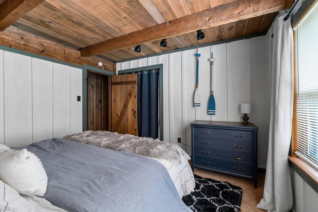 Rustic Cabin, Dock, Firepit, Kayaks & Games Winchester エクステリア 写真