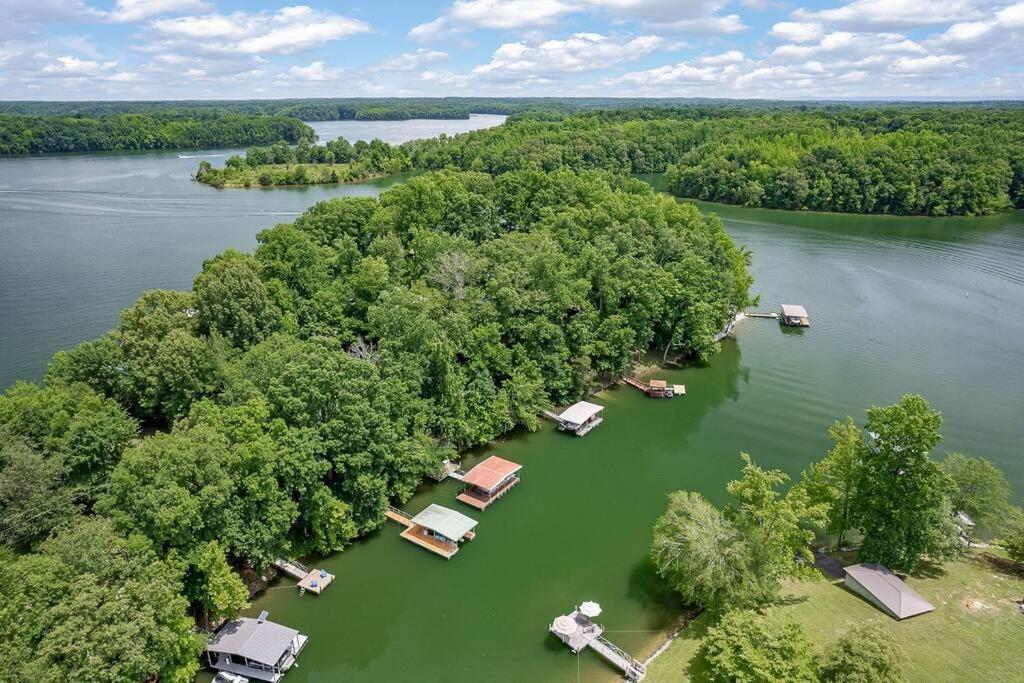 Rustic Cabin, Dock, Firepit, Kayaks & Games Winchester エクステリア 写真
