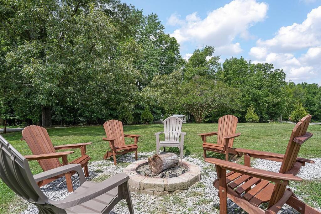 Rustic Cabin, Dock, Firepit, Kayaks & Games Winchester エクステリア 写真