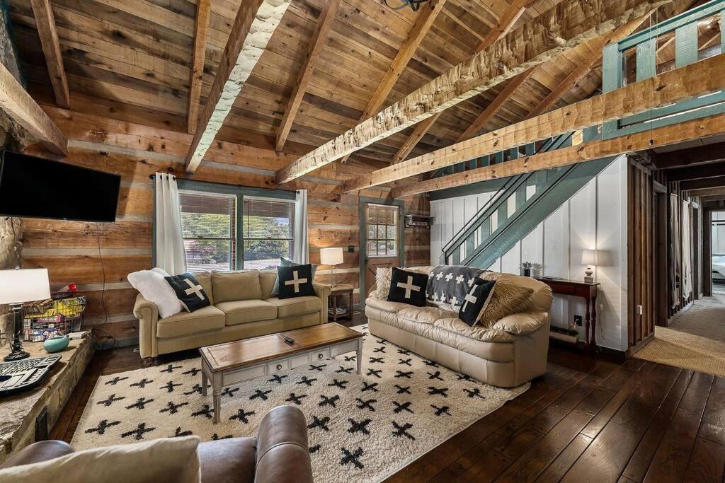 Rustic Cabin, Dock, Firepit, Kayaks & Games Winchester エクステリア 写真